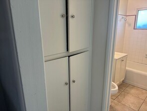 232 Warren Ave in Bakersfield, CA - Building Photo - Building Photo