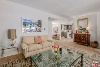 3266 Mandeville Canyon Rd in Los Angeles, CA - Building Photo - Building Photo