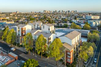 GreenCity Lofts in Emeryville, CA - Foto de edificio - Building Photo