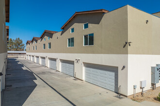 Myrtle Townhomes in Glendale, AZ - Foto de edificio - Building Photo