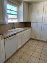 130 N Lamer St, Unit #E in Burbank, CA - Building Photo - Building Photo