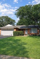 9112 Liptonshire Dr in Dallas, TX - Building Photo