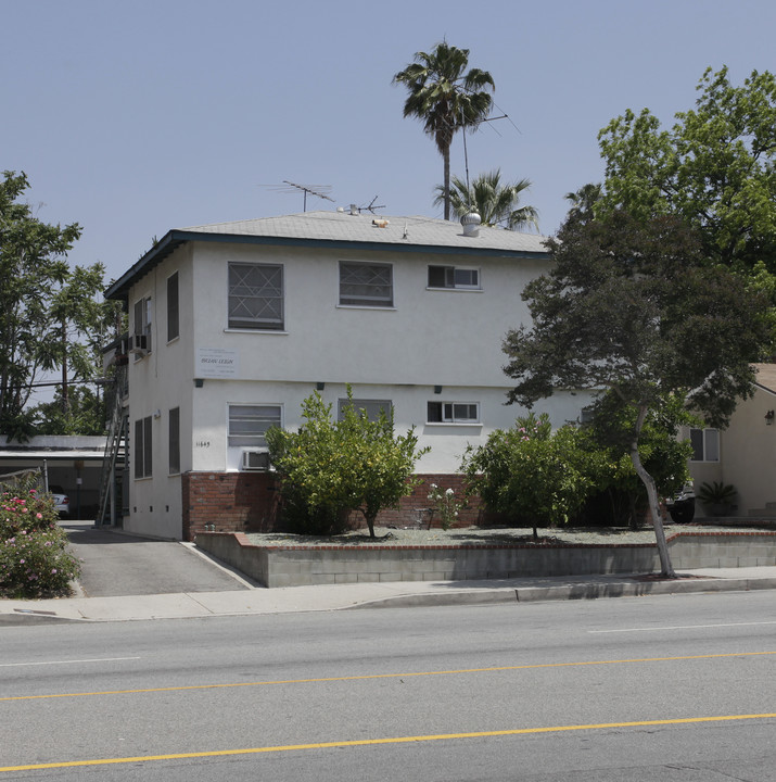 11645 Burbank Blvd in North Hollywood, CA - Building Photo