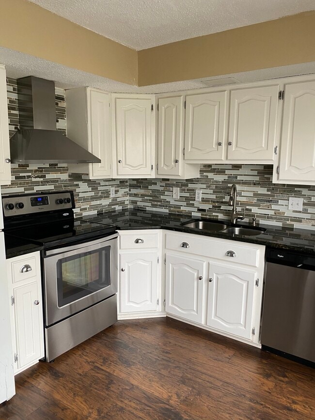 property at 5725 Worchester Dr