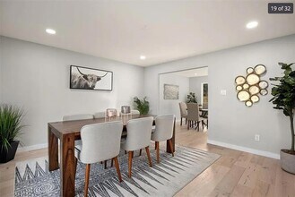 6102 Smith Oak Trail in Austin, TX - Building Photo - Building Photo