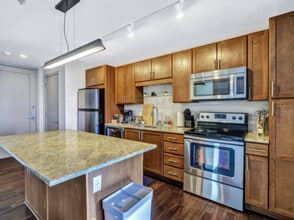 1555 Elm St in Dallas, TX - Building Photo - Building Photo