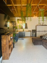 17207 Holly Dr in Fontana, CA - Building Photo - Building Photo