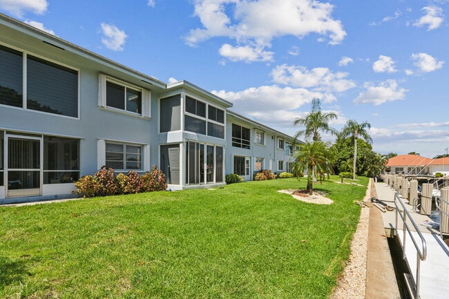 6100 NE 7th Ave in Boca Raton, FL - Building Photo - Building Photo