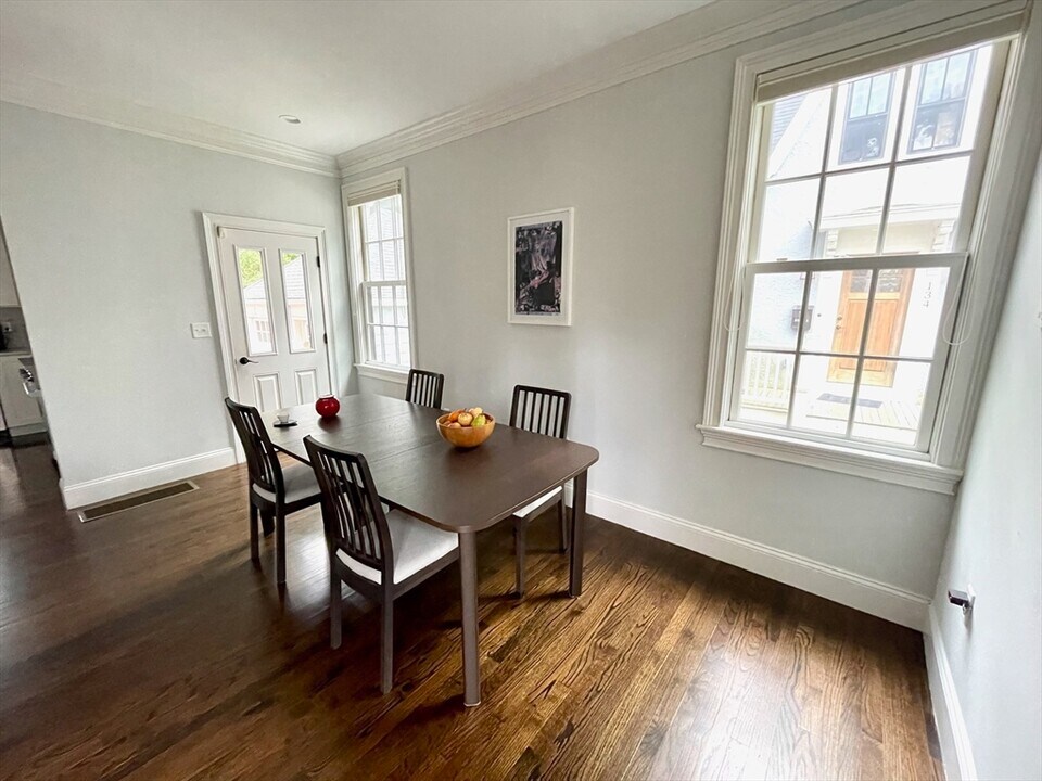 132 Rindge Ave in Cambridge, MA - Building Photo