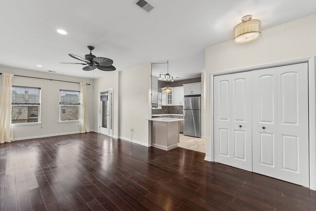 1017 Brittany Dr, Unit 1017 in Wayne, NJ - Foto de edificio - Building Photo