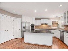 1809 Baker Park Rd in Maple Plain, MN - Building Photo
