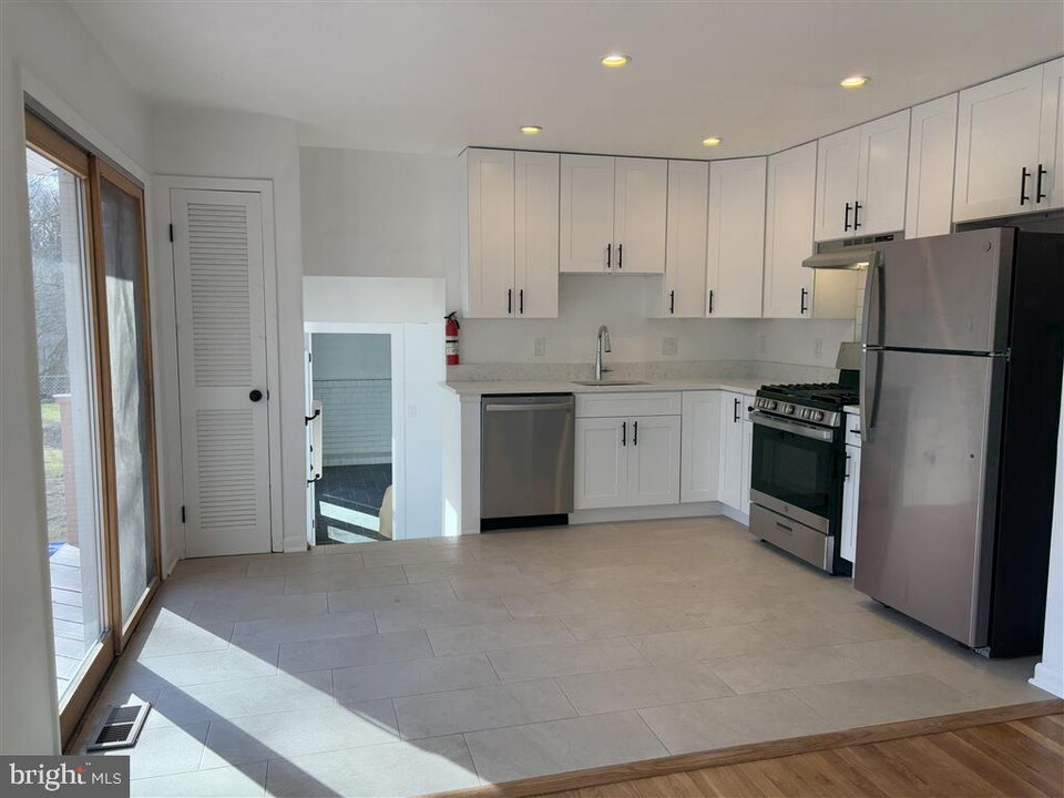 13111 Collingwood Terrace in Silver Spring, MD - Building Photo