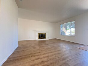 8828 Aylesford Ln in Stockton, CA - Building Photo - Building Photo