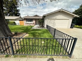 1613 Carnation Ct in Modesto, CA - Building Photo