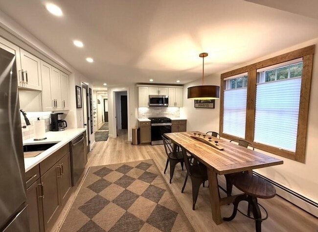property at 2895 White Mountain Hwy