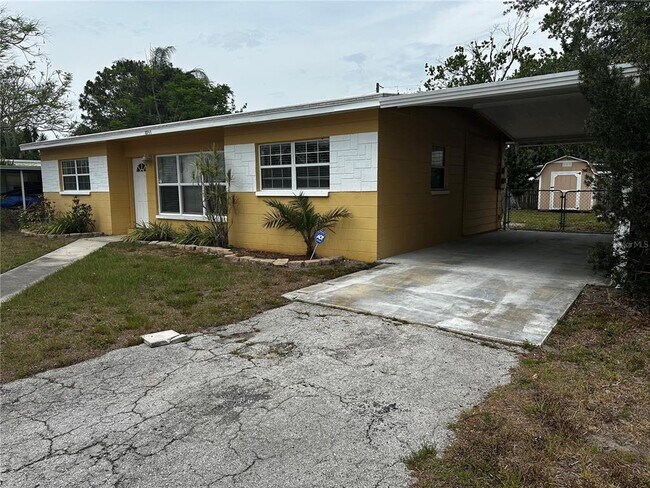 8933 Narcissus Ave in Seminole, FL - Building Photo - Building Photo
