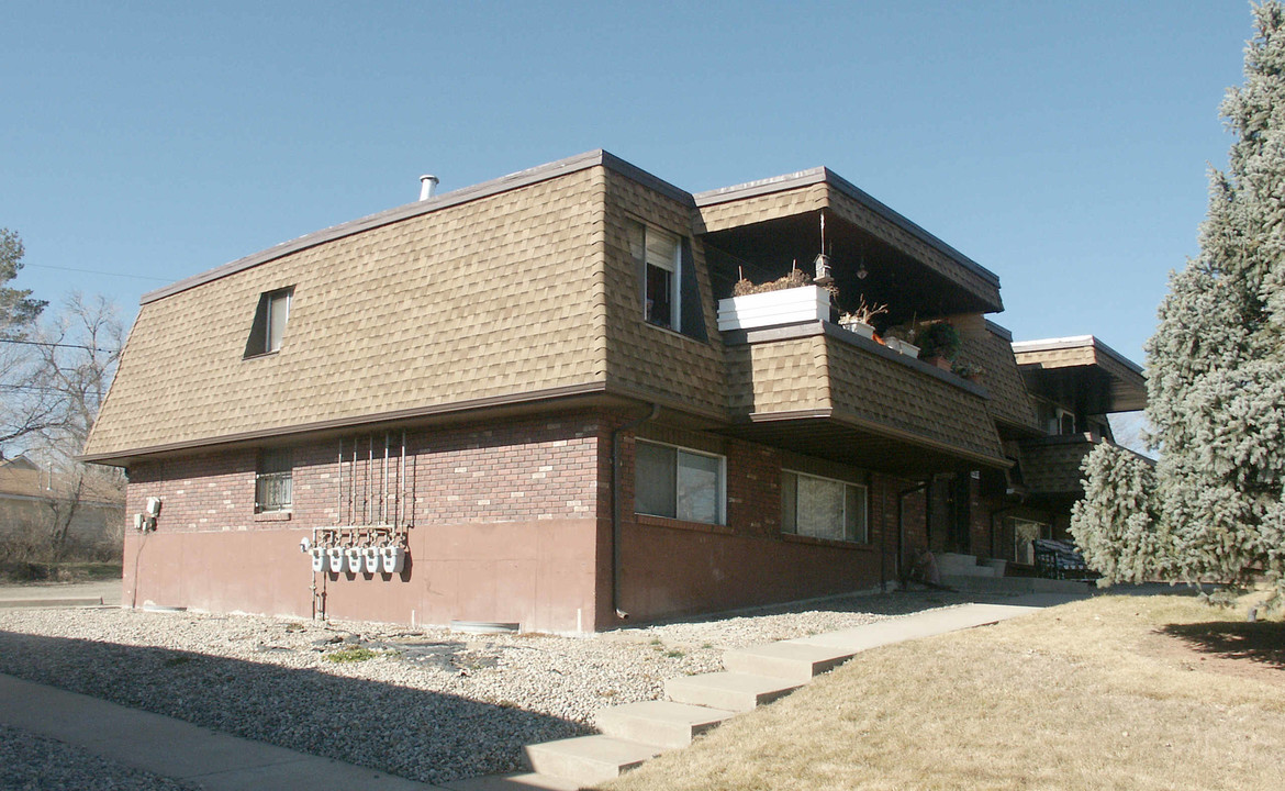 6297 Estes St in Arvada, CO - Foto de edificio