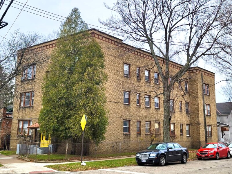 8302 Lake Ave-Unit -4 in Cleveland, OH - Building Photo