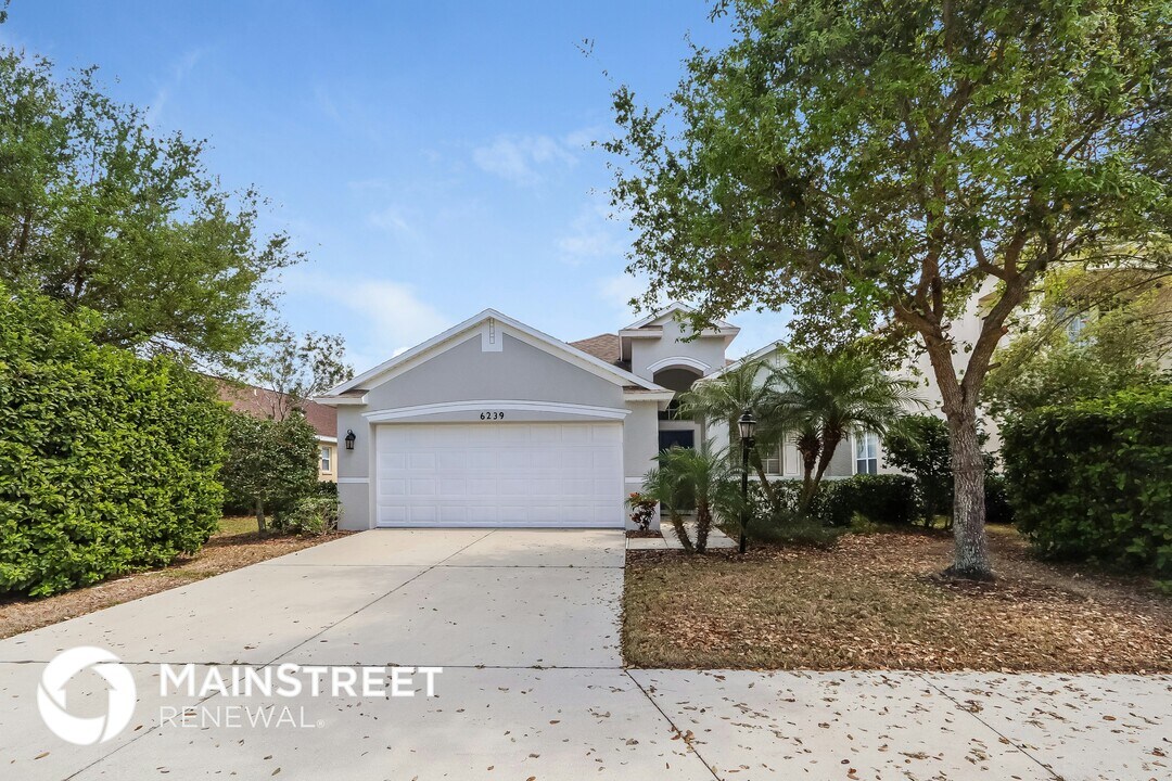 6239 Blue Runner Ct in Lakewood Ranch, FL - Building Photo