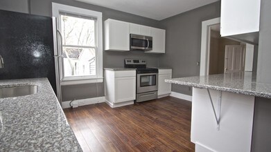 80 Pitt St-Unit -B in Charleston, SC - Building Photo - Building Photo