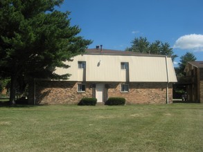 331 Southland Dr in Warrensburg, IL - Foto de edificio - Building Photo