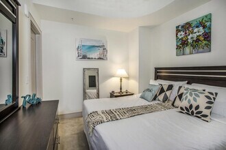 6734 Main St in Houston, TX - Building Photo - Building Photo