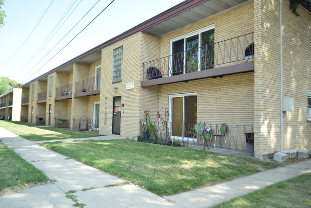 5810 107th Ct Way in Chicago Ridge, IL - Building Photo