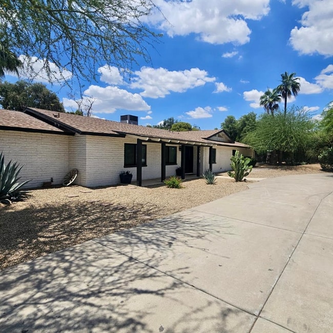 12018 N Hayden Rd in Scottsdale, AZ - Building Photo - Building Photo