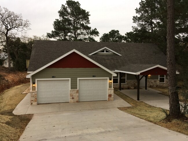 117 S Kaupo Dr, Unit C in Bastrop, TX - Building Photo - Building Photo