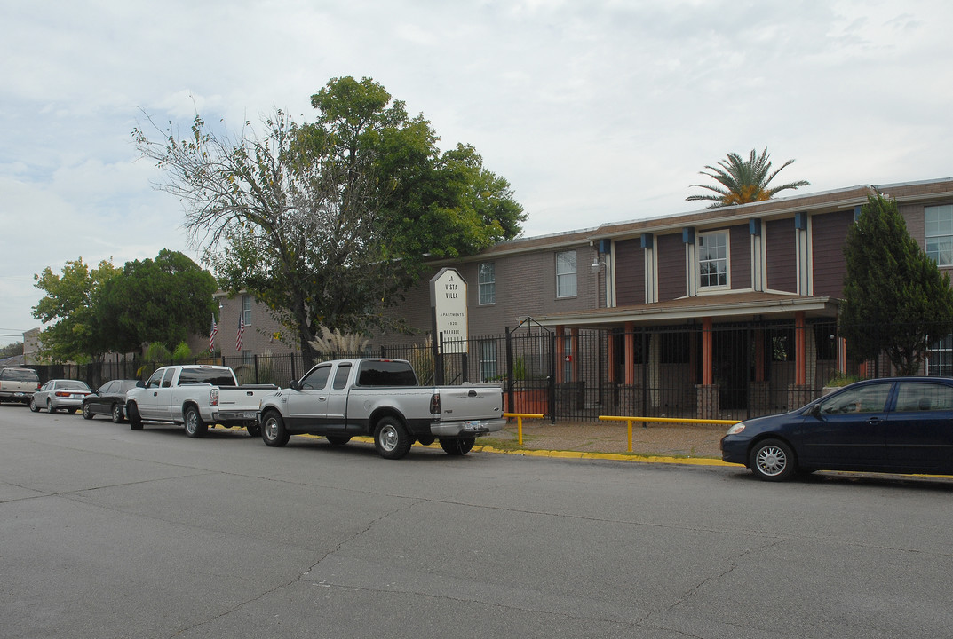 La Vista Villa Apartments in Houston, TX - Foto de edificio