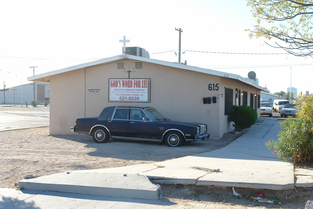 615 Jackson Ave in Las Vegas, NV - Foto de edificio