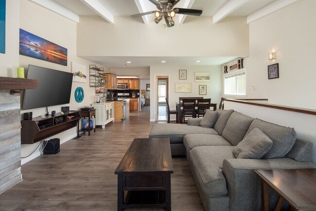 834 N Lucia Ave in Redondo Beach, CA - Building Photo - Building Photo