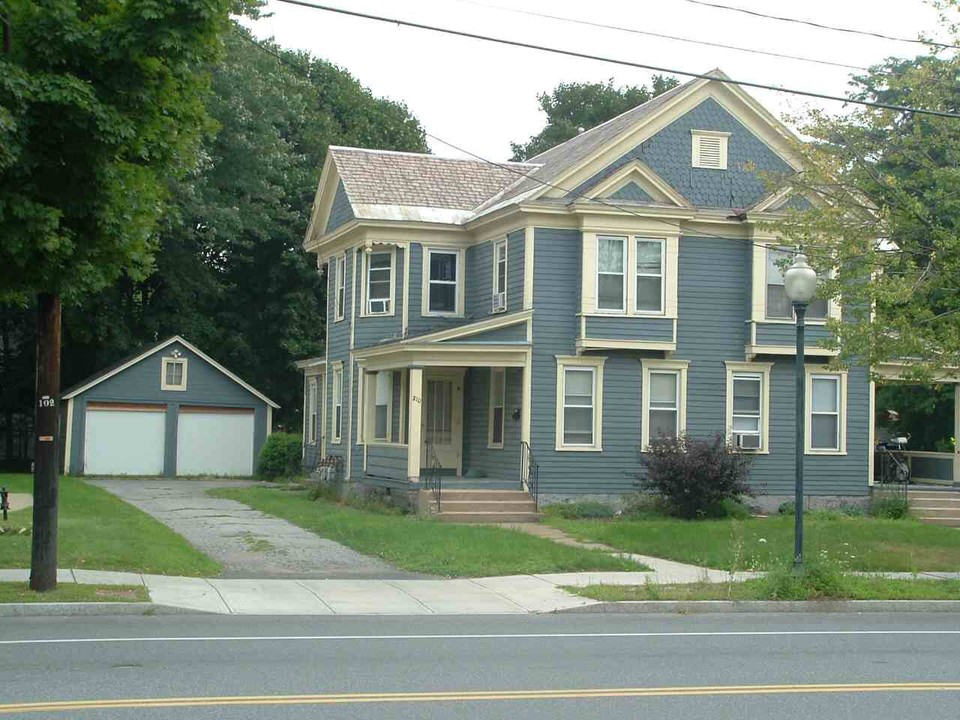 210 Warren St in Glens Falls, NY - Building Photo