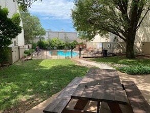 11130 N Stratford Dr in Oklahoma City, OK - Building Photo - Building Photo