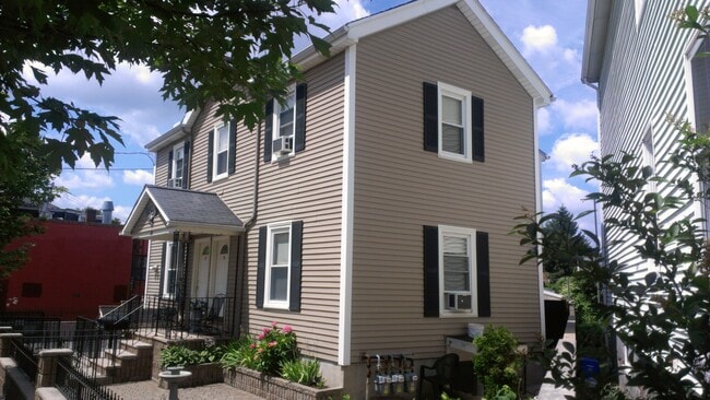 75 Prospect St, Unit 1 in Somerville, MA - Foto de edificio - Building Photo