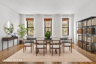 121 E 61st St, Unit UPPR TRPLX in New York, NY - Building Photo - Building Photo