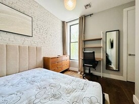 Furnished room/NOT APARTMENT in Brooklyn, NY - Building Photo