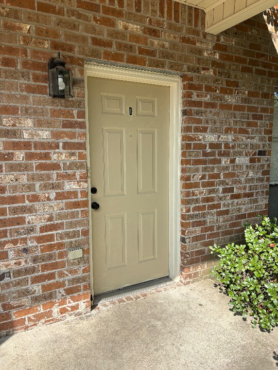 828 Meadow Bend Dr in Baton Rouge, LA - Building Photo