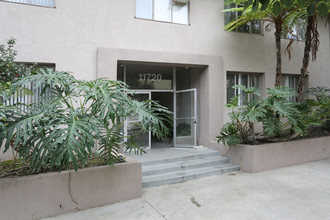 11720 Bellagio Rd in Los Angeles, CA - Building Photo - Building Photo