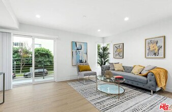 5405 Hermitage Ave in Los Angeles, CA - Building Photo - Building Photo