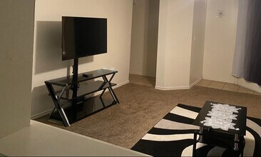 512 N Chicago Ave, Unit B in Lubbock, TX - Building Photo - Building Photo