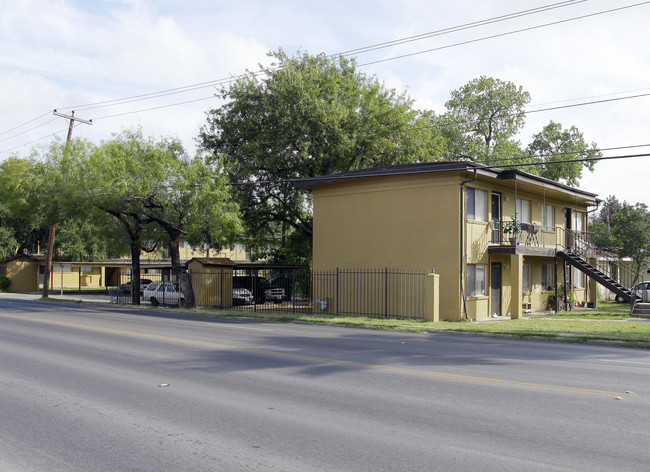 Jasmine Gardens Apartments in San Antonio, TX - Foto de edificio - Building Photo