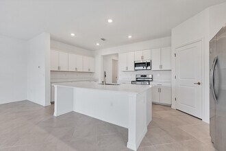 19095 Cabernet Ct in Venice, FL - Foto de edificio - Building Photo