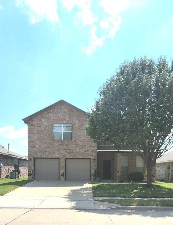 8520 Cumberland Gap Dr in Fort Worth, TX - Foto de edificio