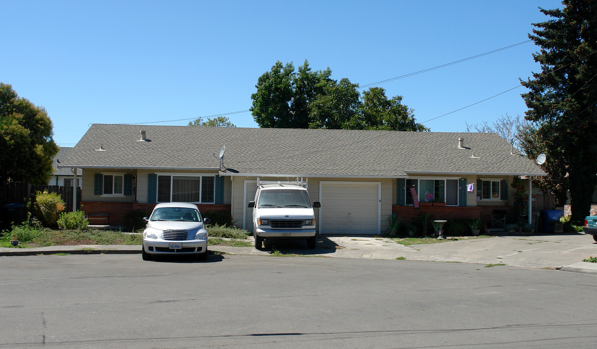 1529 Shepard Ct in Santa Rosa, CA - Building Photo