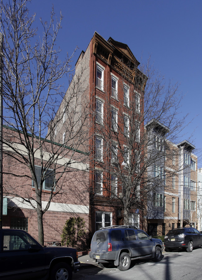 604 Adams St in Hoboken, NJ - Foto de edificio - Building Photo