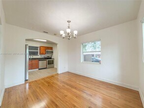 410 Pinecrest Dr in Miami Springs, FL - Foto de edificio - Building Photo