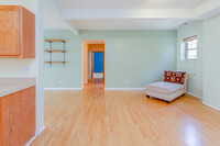 2333 E 70th Pl, Unit 107 in Chicago, IL - Building Photo - Building Photo