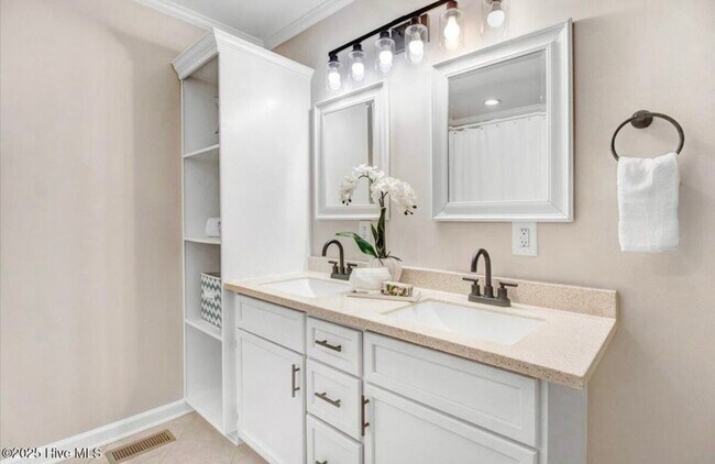 1676 Tommys Rd, Unit 1 in Goldsboro, NC - Foto de edificio - Building Photo