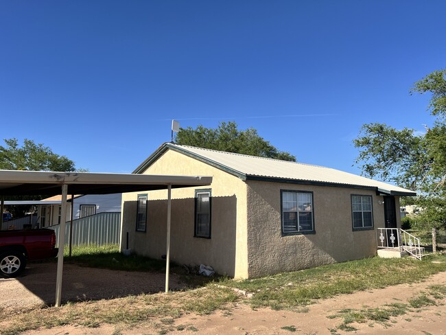 property at 1102 E 7th St